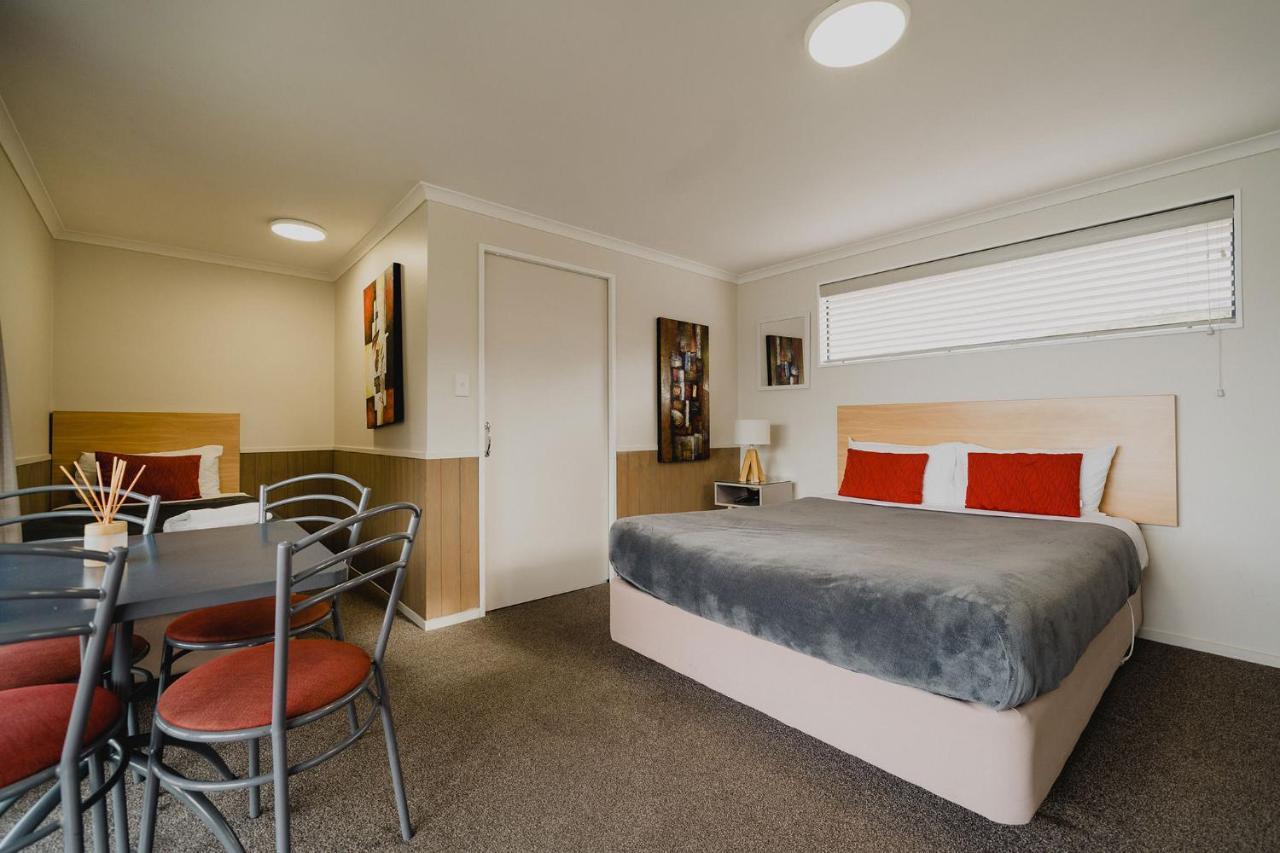 Lakes Edge Holiday Park 레이크 테카포 외부 사진