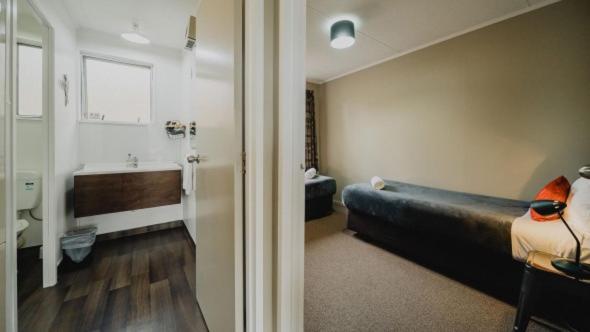 Lakes Edge Holiday Park 레이크 테카포 외부 사진
